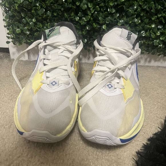 Size 10.5 Nike Kyrie Low White Game with Box Included - Picture 2 of 12